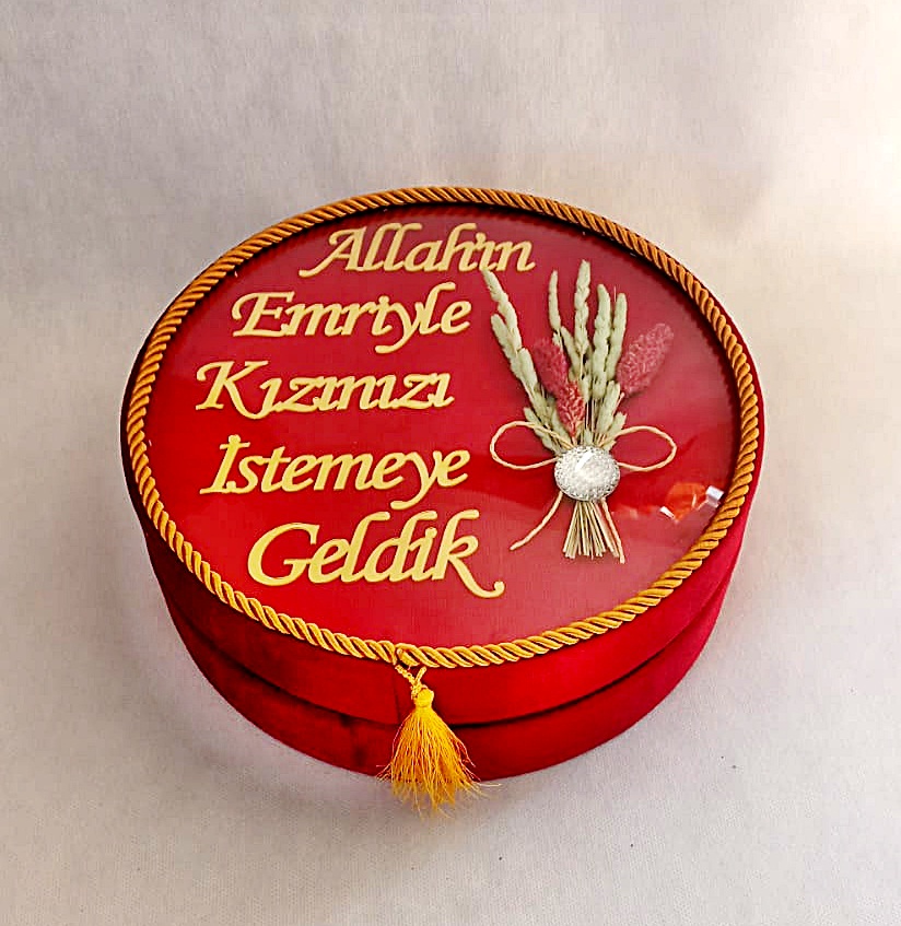 NR BOMBE CAMLI KIZ İSTEME YAZILI KADİFE KUTU KIRMIZI