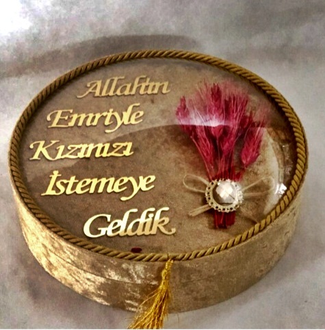 NR BOMBE CAMLI KIZ İSTEME YAZILI KADİFE KUTU KAHVERENGİ