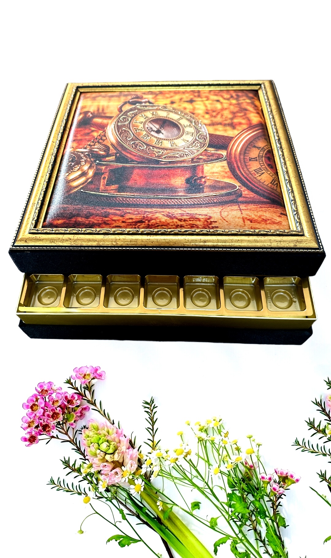 LB 49 GÖZLÜ KANVAS ÜZERİ SİMLİ ALTIN EL İŞÇİLİĞİ ÇALIŞMASI 32*32 CM -56