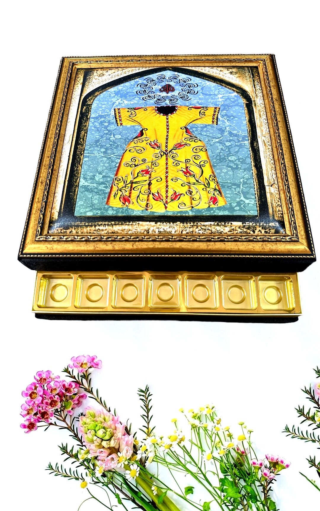 LB 49 GÖZLÜ KANVAS ÜZERİ SİMLİ ALTIN EL İŞÇİLİĞİ ÇALIŞMASI 32*32 CM -53