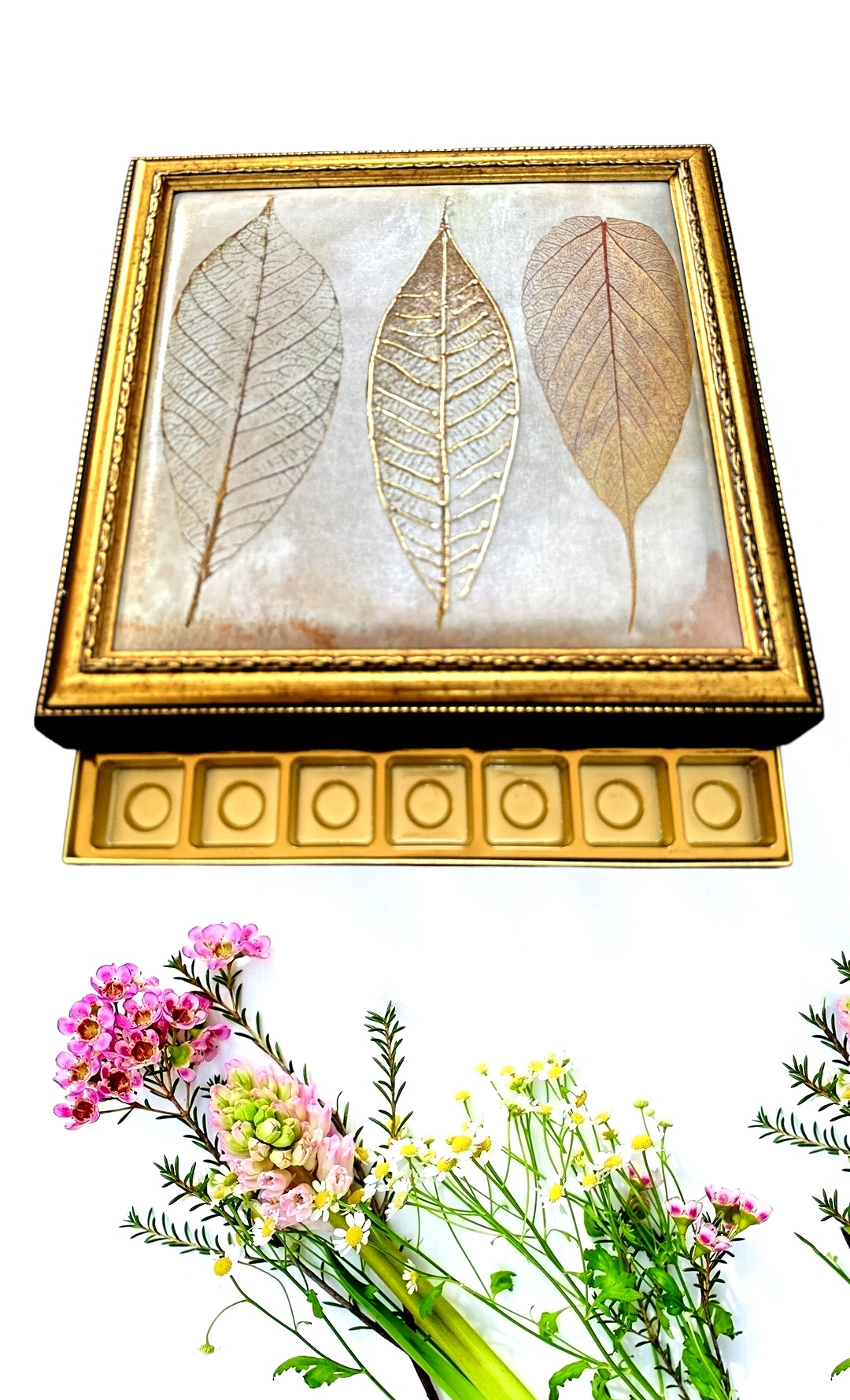 LB 49 GÖZLÜ KANVAS ÜZERİ SİMLİ ALTIN EL İŞÇİLİĞİ ÇALIŞMASI 32*32 CM -57