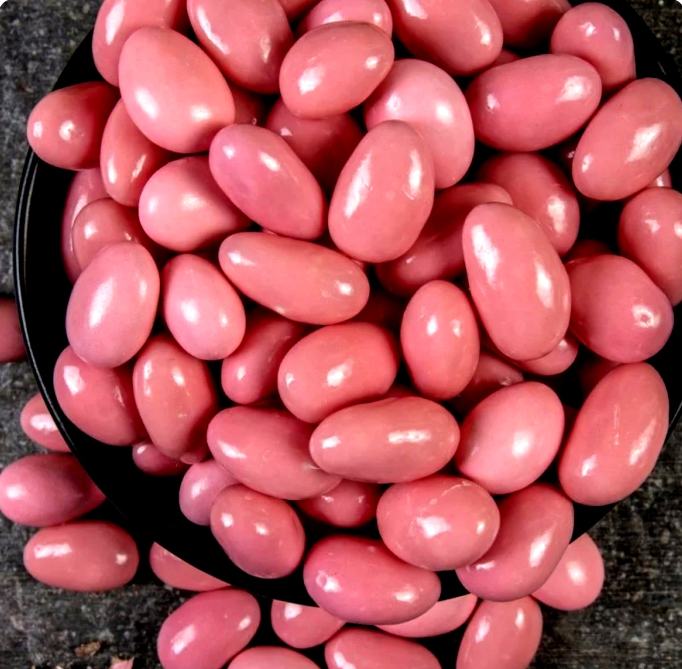 MR PREMIUM GÜLLÜ BADEM DRAJE FİLDİŞİ SÜTLÜ ÇİKOLATA (KG FİYATI 898 TL'DİR. KUTU İÇİ 3 KG'DIR)