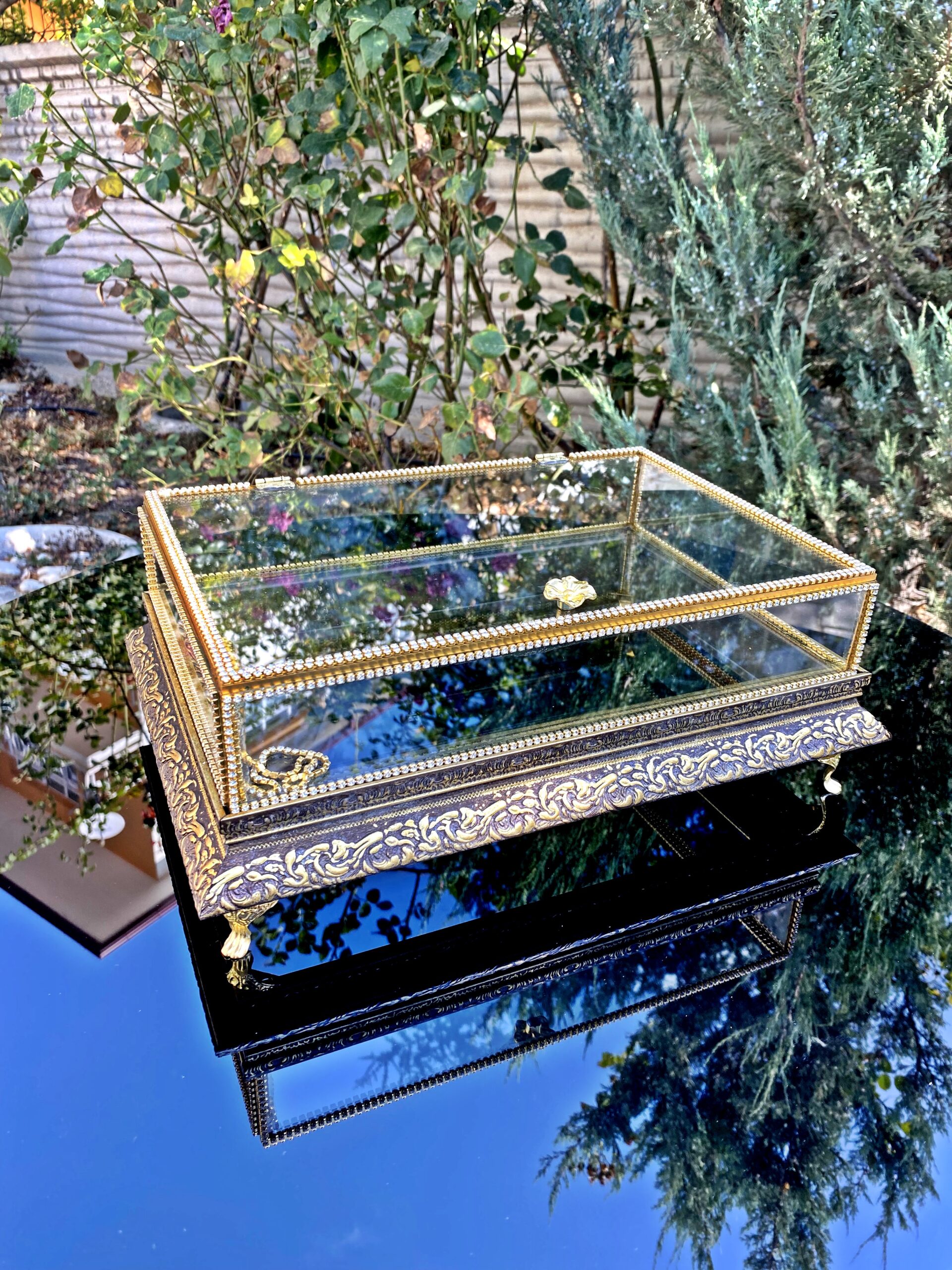 KDD ELİT KAHVE ALTIN TAŞLI LÜX CAM KUTU KALIN ÇITA ÇİFT KATLI 30*20 CM KULPU KÜÇÜK ÇİÇEKLİ AYAKLI - 251 - (0602)