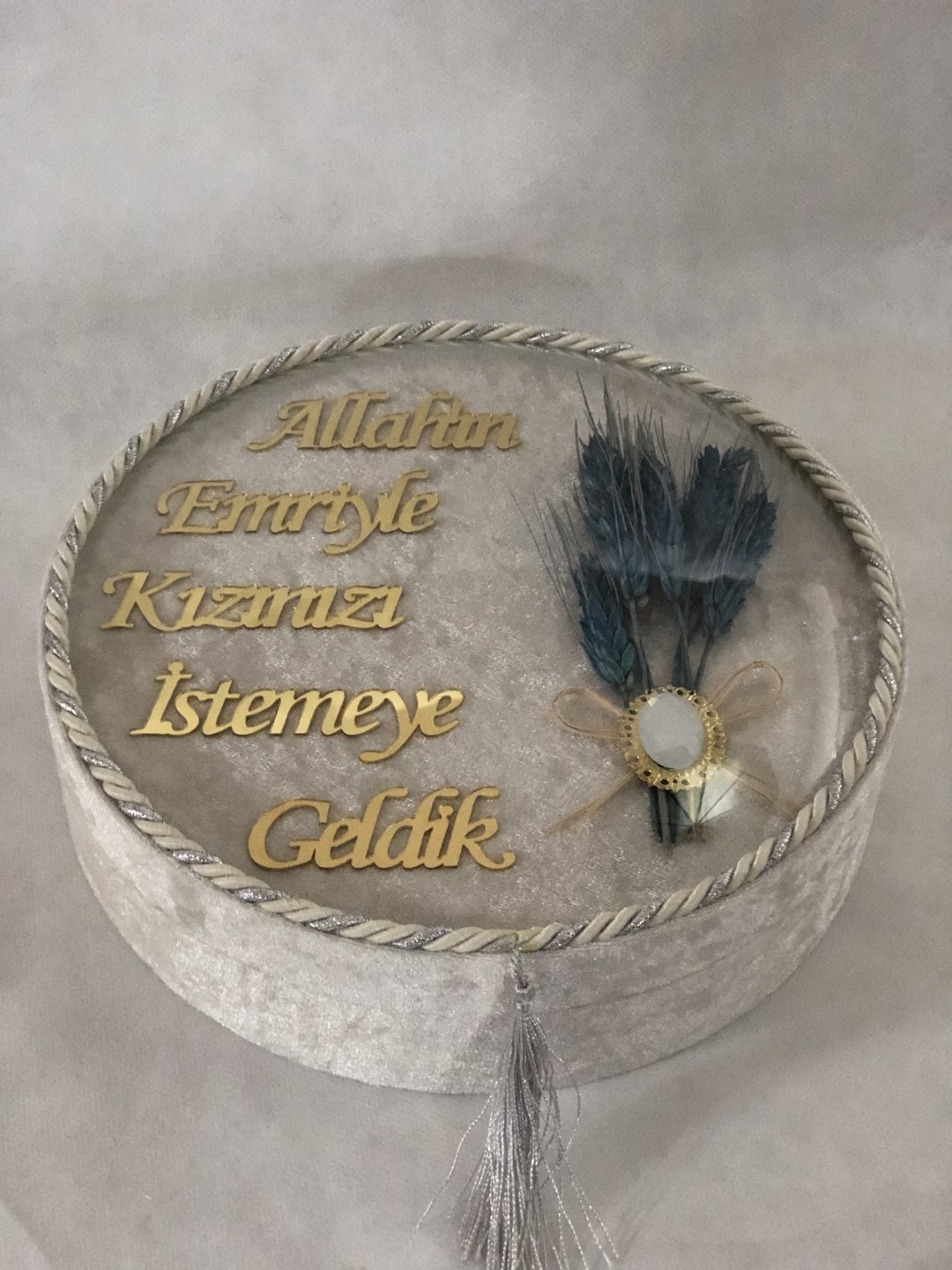 NR BOMBE CAMLI KIZ İSTEME YAZILI KADİFE KUTU BEYAZ