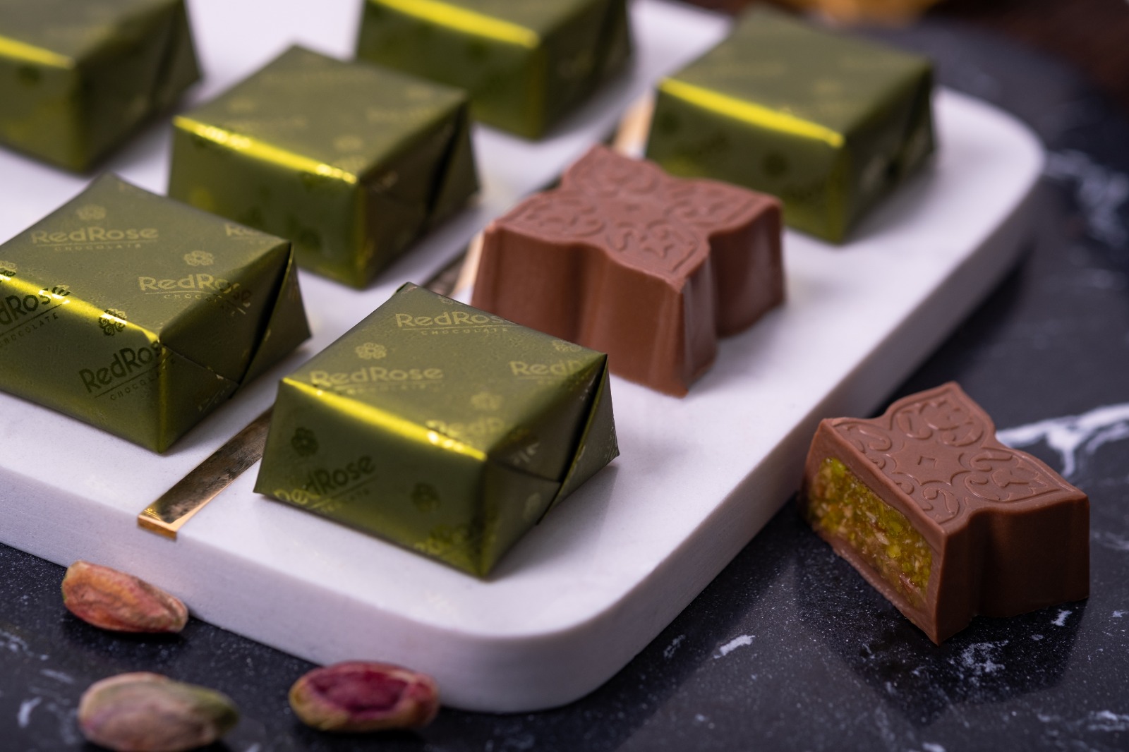 REDROSE LUXURY FISTIKLI FONDANT SÜTLÜ (KG FİYATIDIR. KOLİ İÇİ 3 KG'DİR) - ÜRÜN KODU 5201